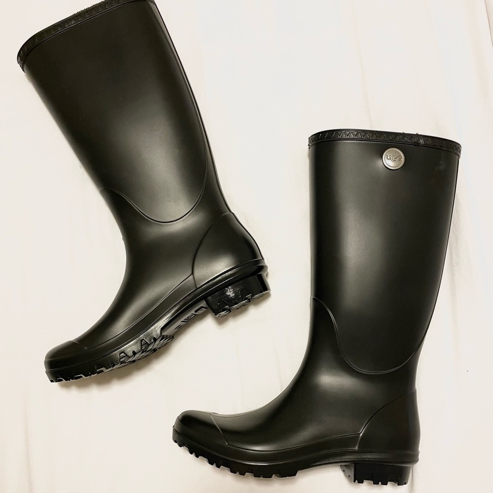 [UGG] Never worn! Classic Ugg Shelby matte black waterproof rain boots